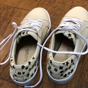 Kaanas star sneaker size 8